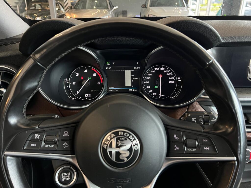Alfa Romeo vadītāja panelis  