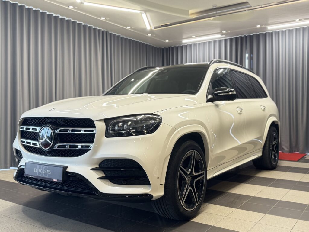 Balts mercedes benz džips 
