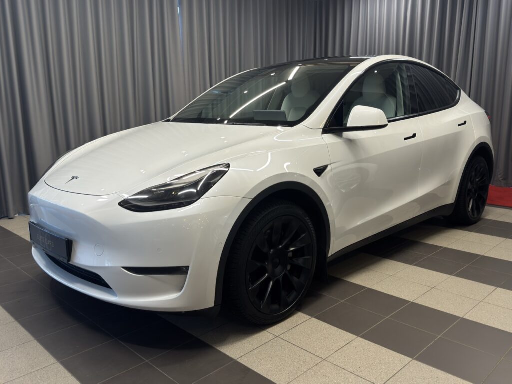 Balta tesla model y
