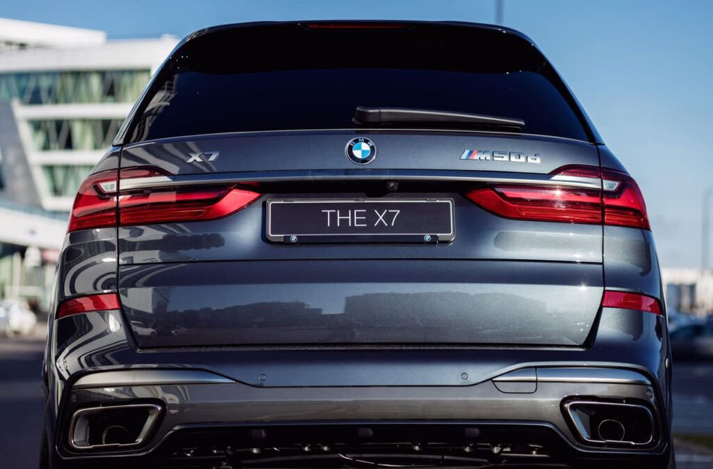 Bmw X7 M aizmugure