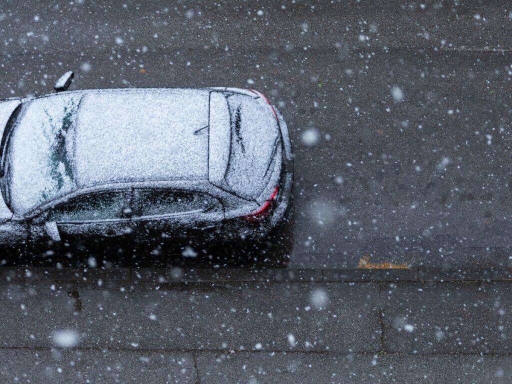 auto ziemā un ceļa sāls