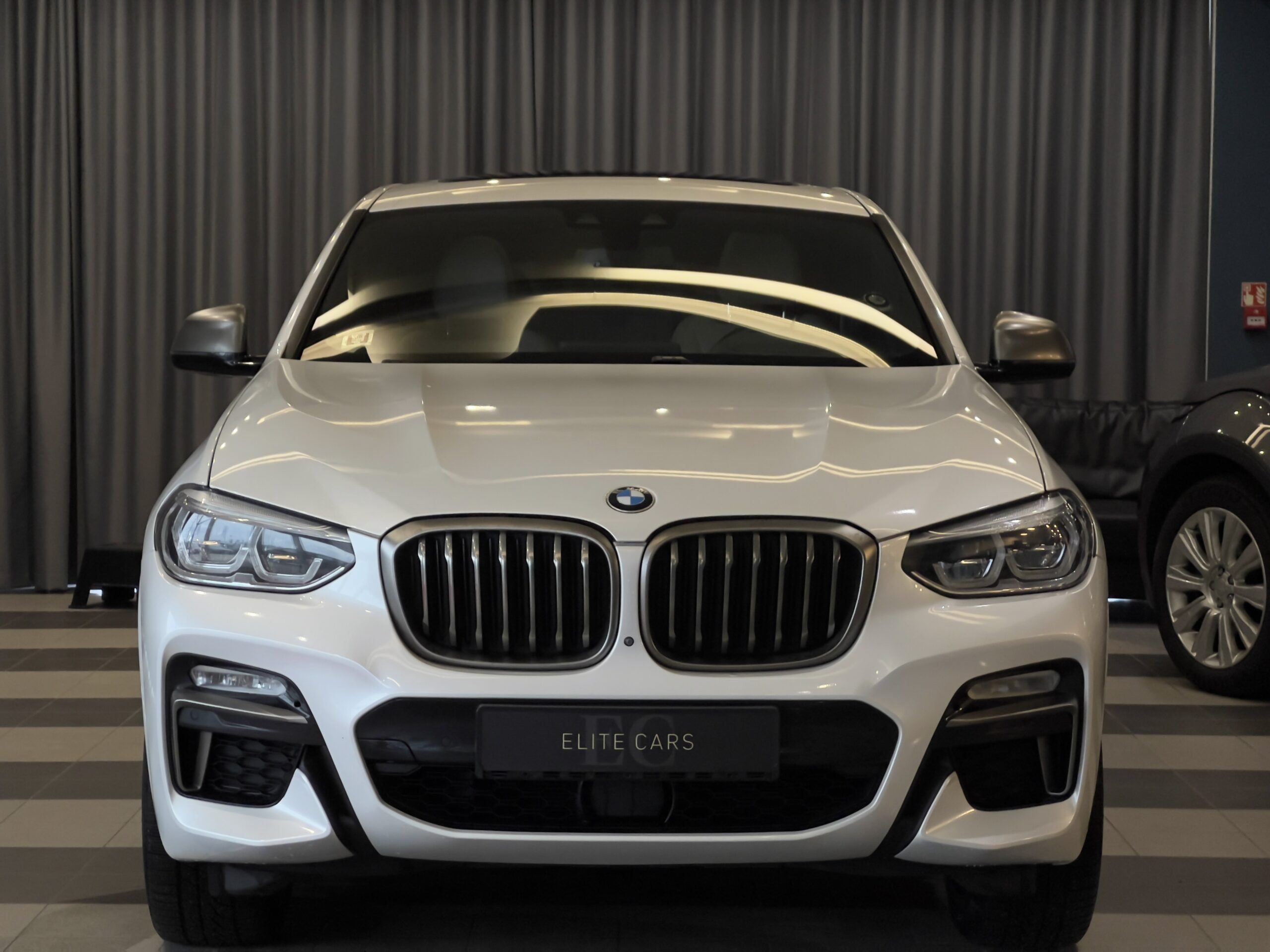 Car image 2