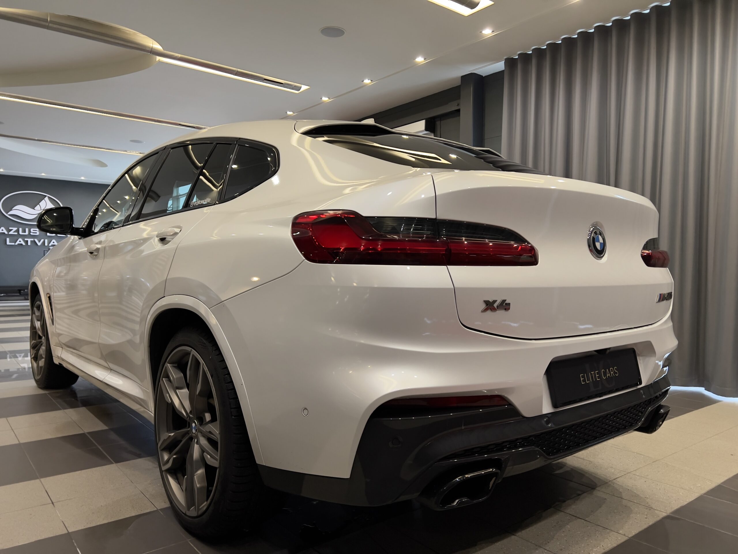 Car image 6