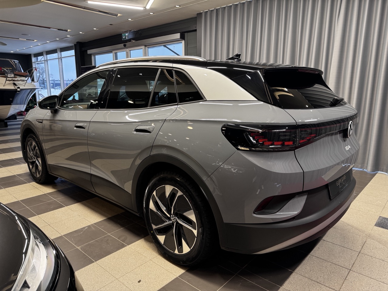 Car image 5