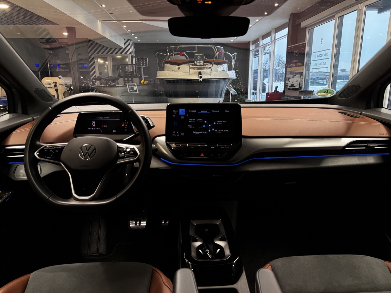 Car image 12