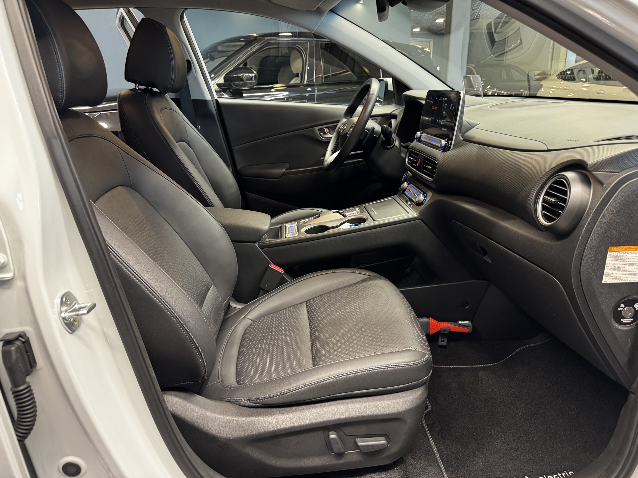 Car image 13