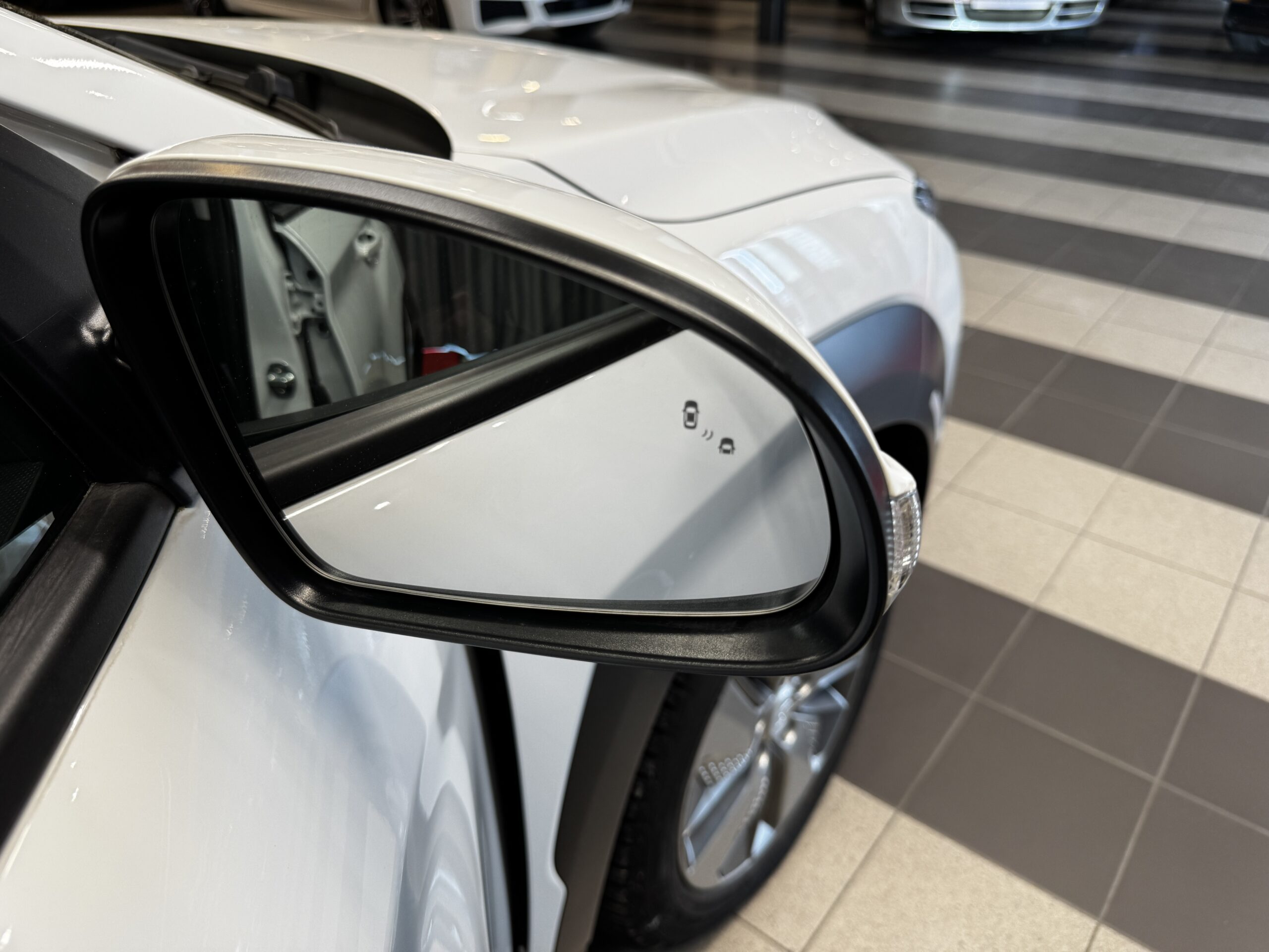 Car image 24