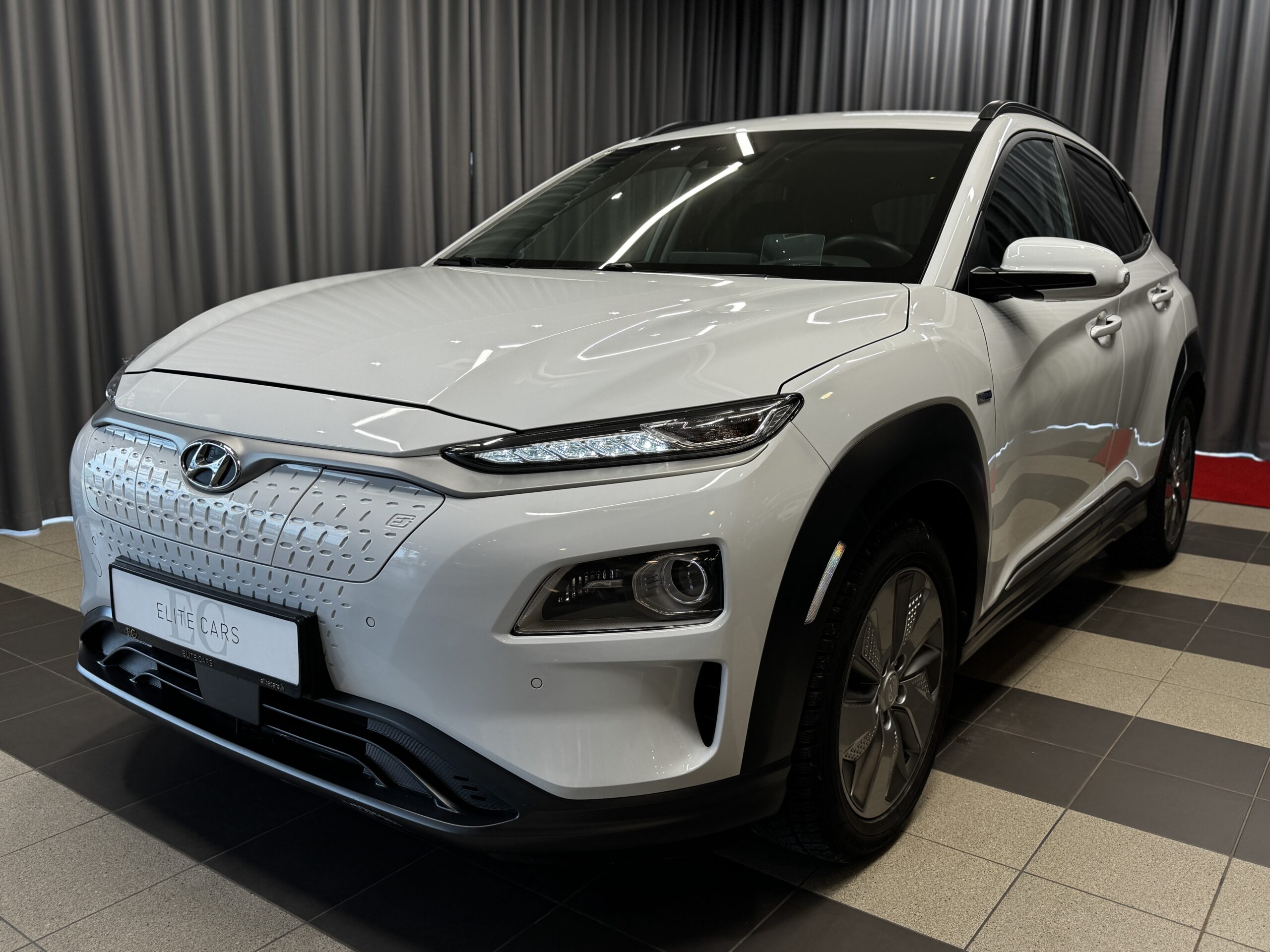 Car image 27