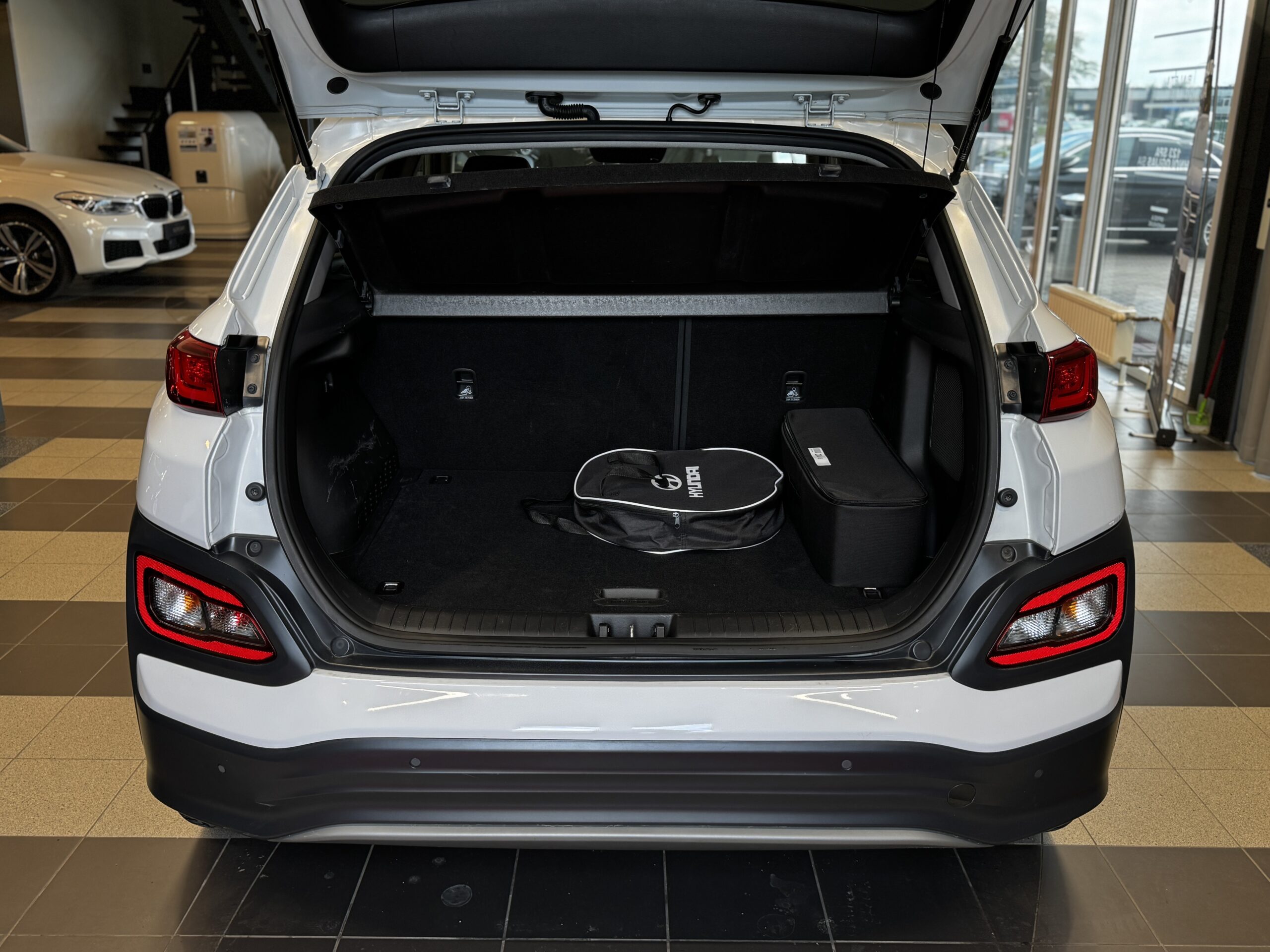Car image 7