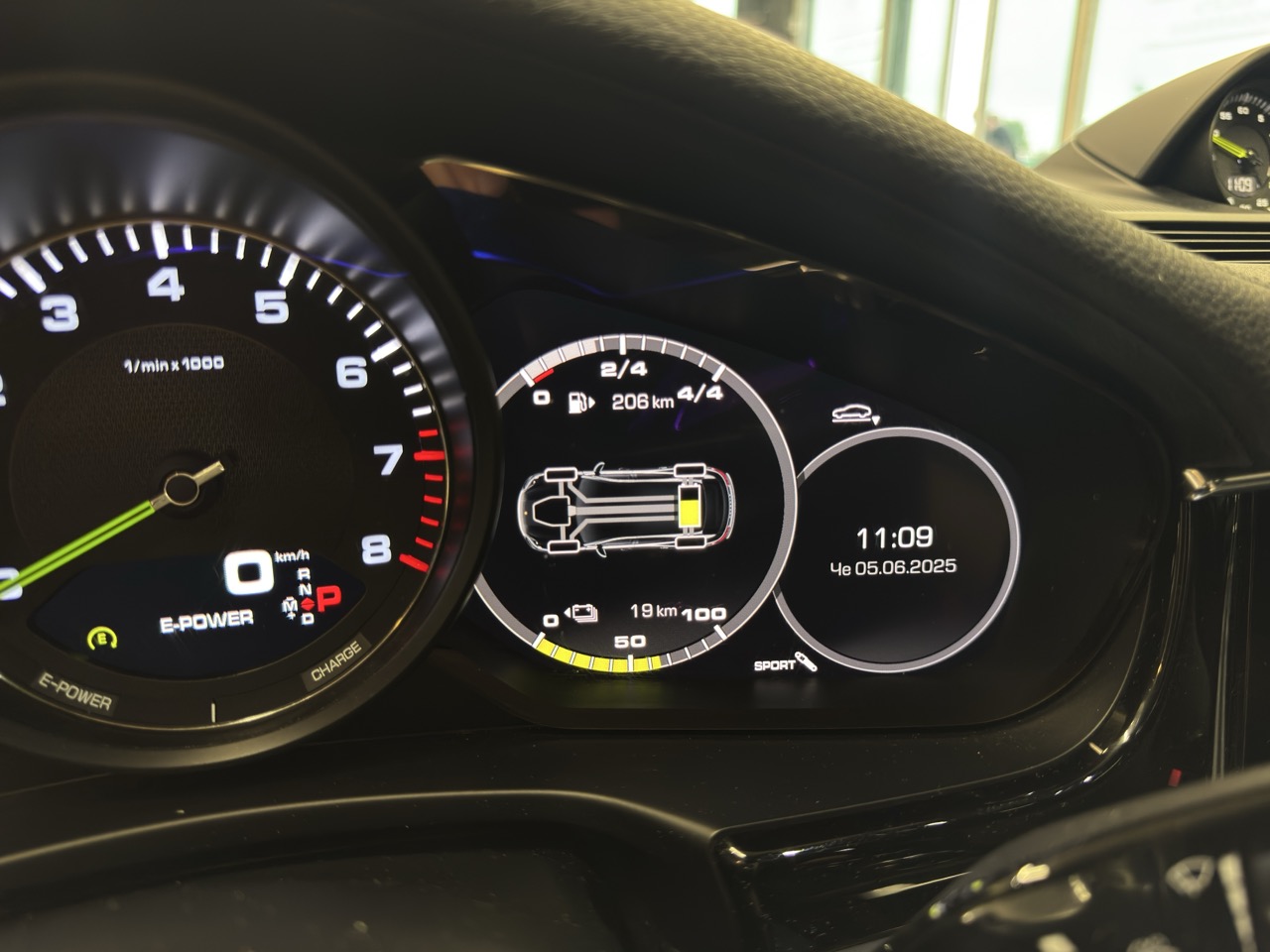 Car image 10