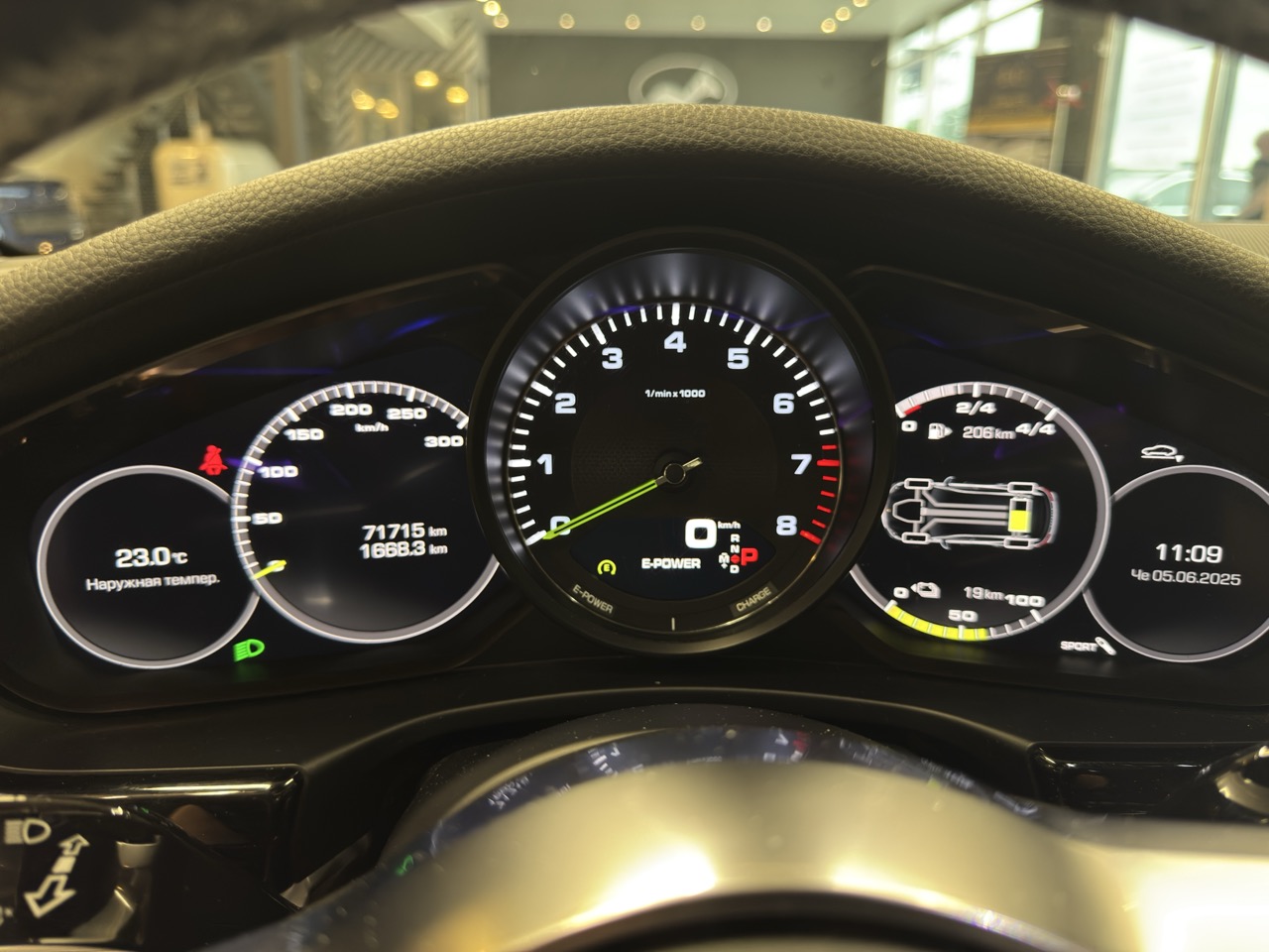 Car image 11