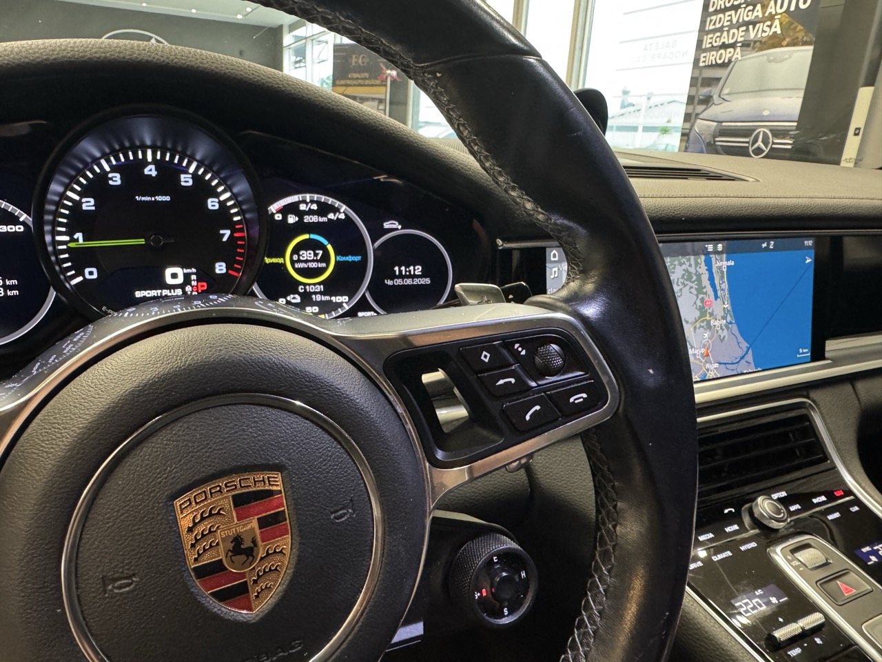 Car image 14