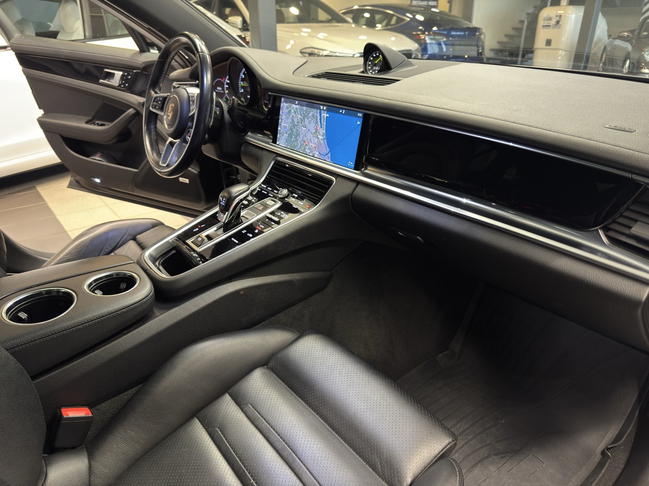 Car image 15