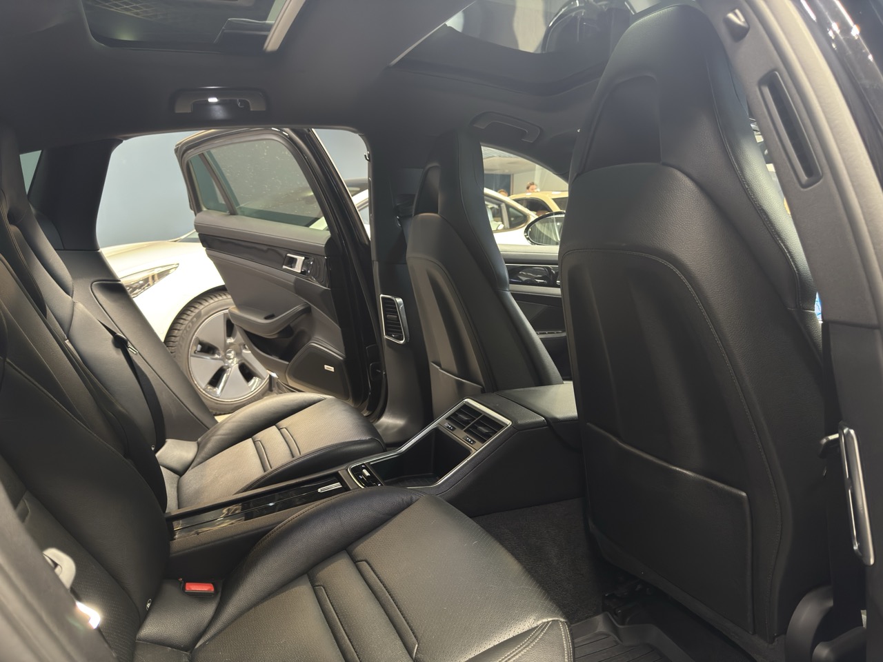 Car image 23