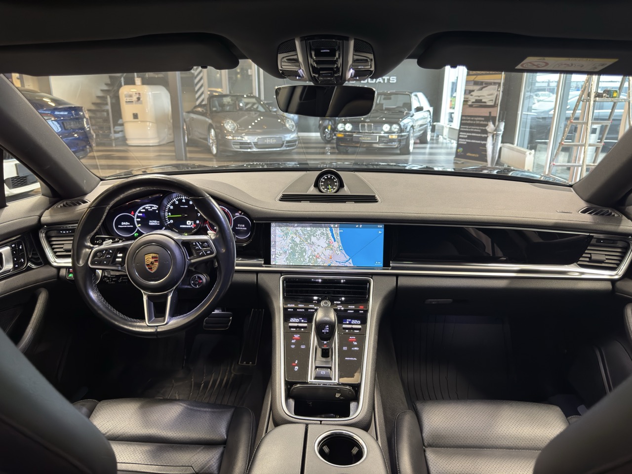 Car image 19