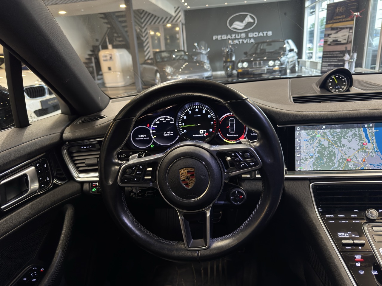 Car image 16