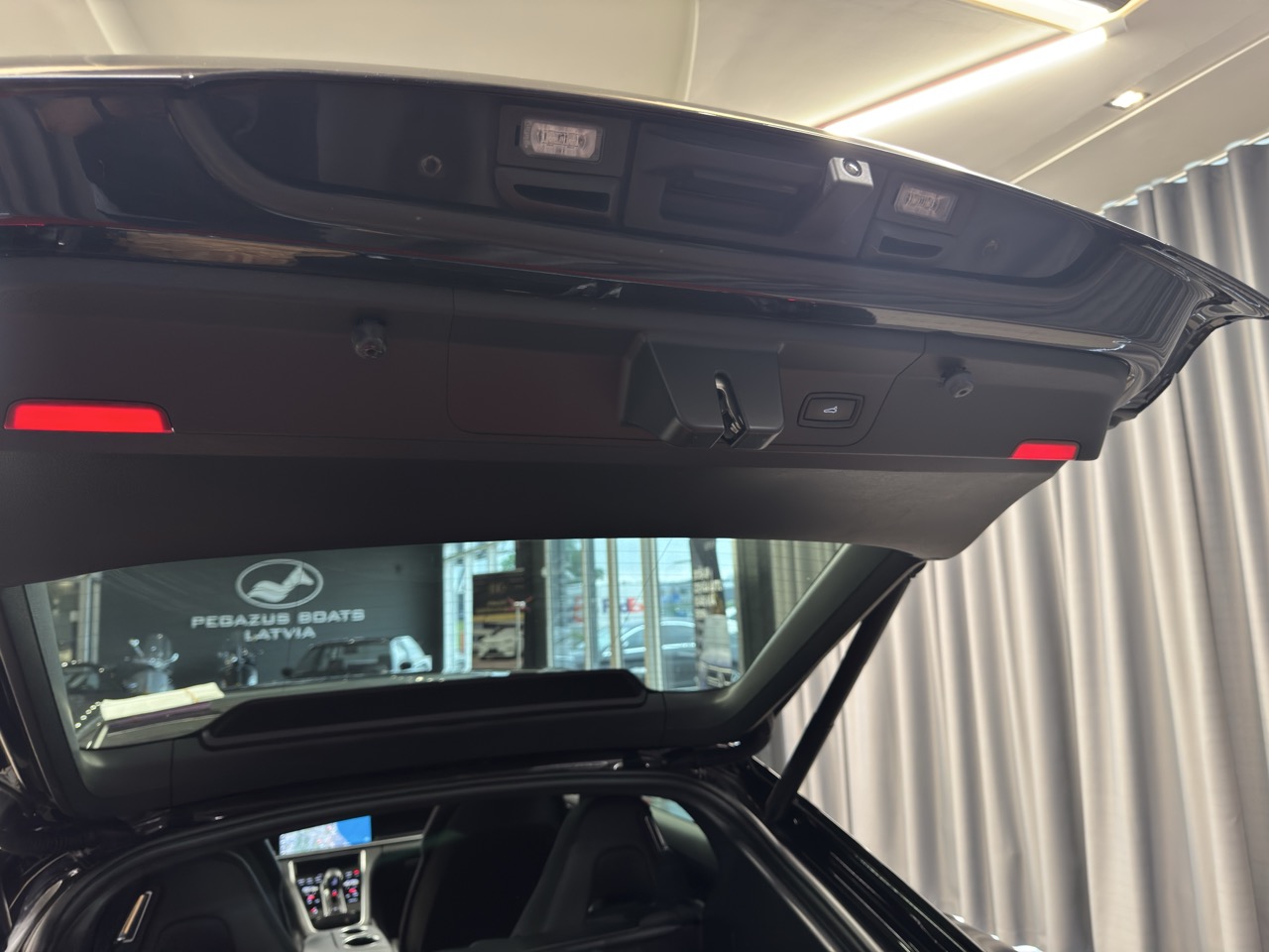 Car image 25