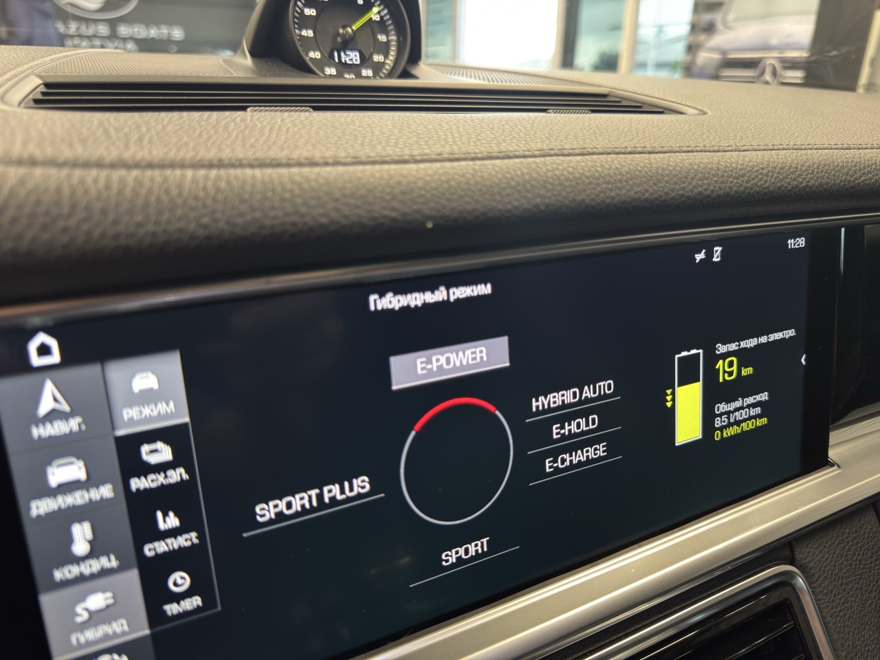 Car image 17