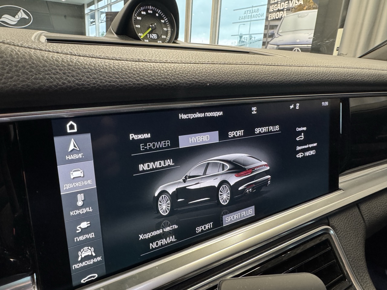 Car image 18