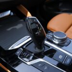 DSG pārnesumkārba – vai tā ir labākā izvēle jaunai automašīnai 2025. gadā?