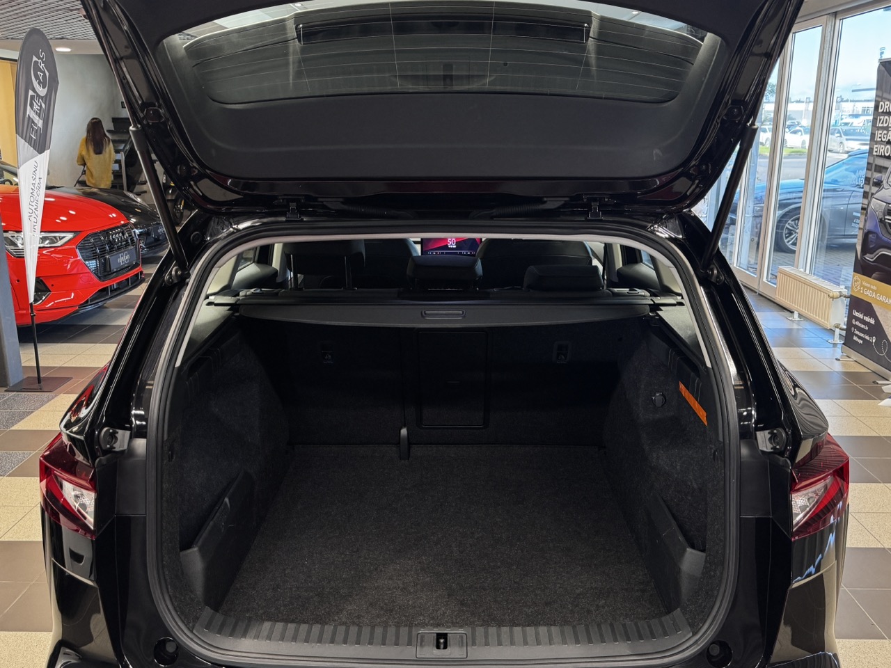 Car image 25