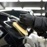 Auto Detailing vs Parastā Mazgāšana: Kāda ir Atšķirība un Kad Ko Izvēlēties?