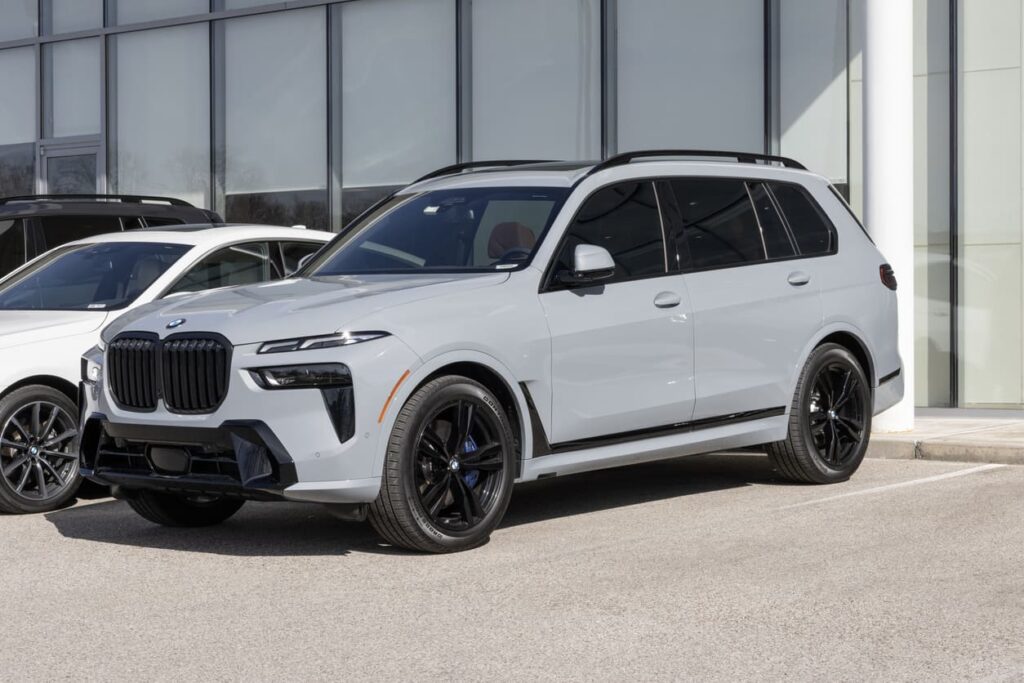 BMW X7 vs Audi Q8: Kurš Luksusa SUV ir Labāks 2025. gadā?