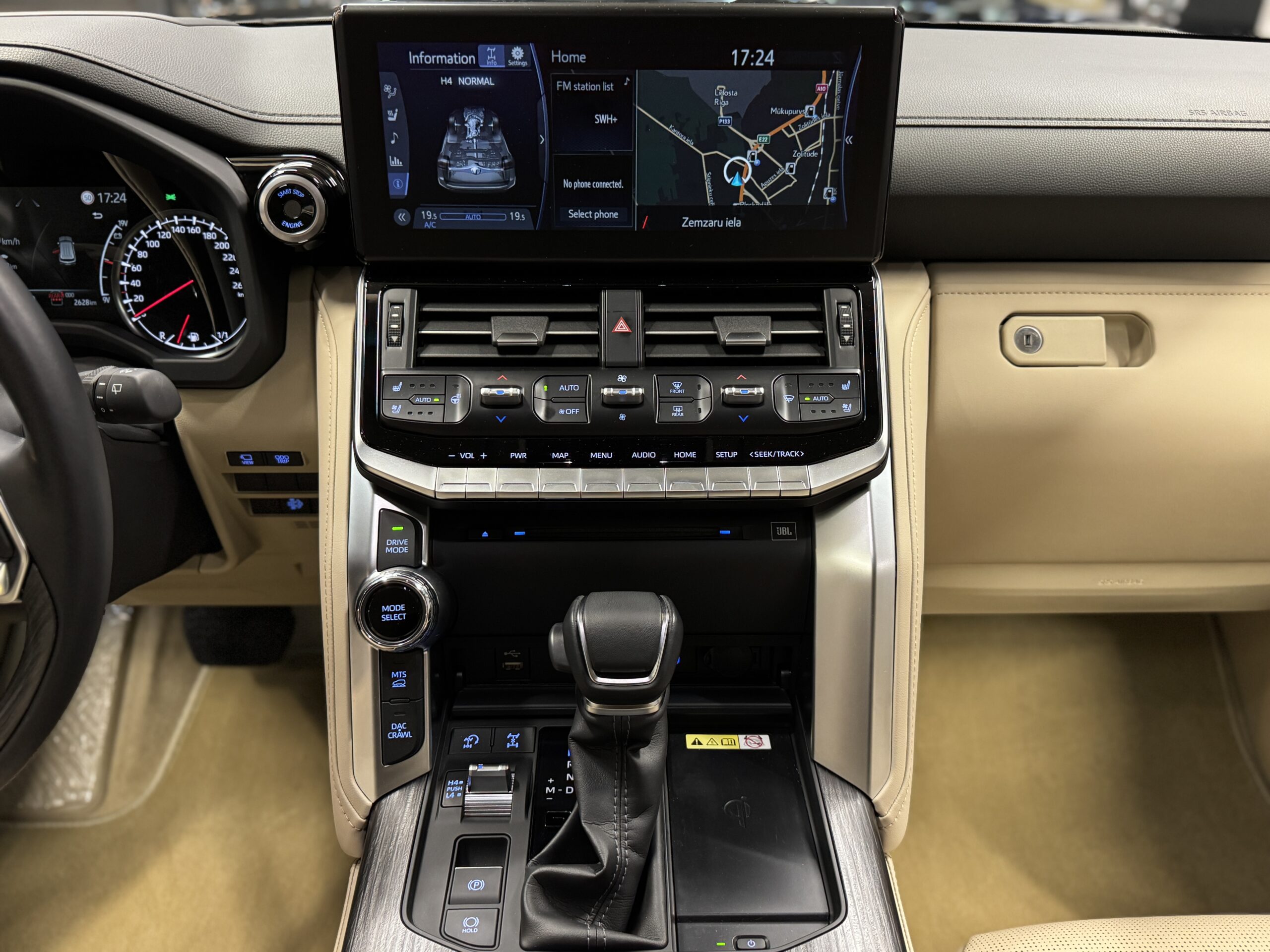 Car image 27
