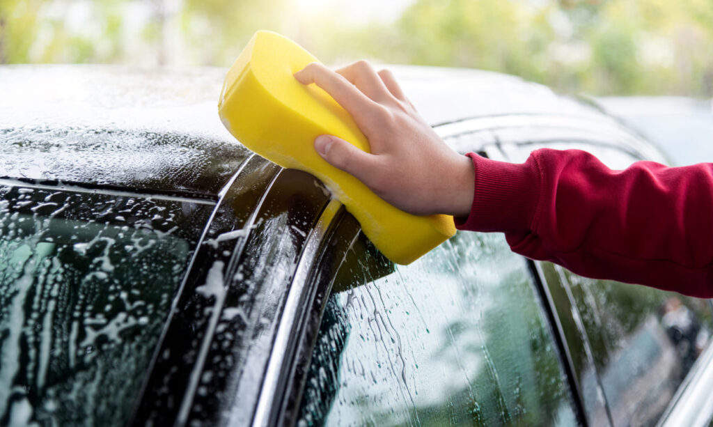 Kļūdas, ko Autovadītāji Pieļauj, Tīrot Auto Paši
