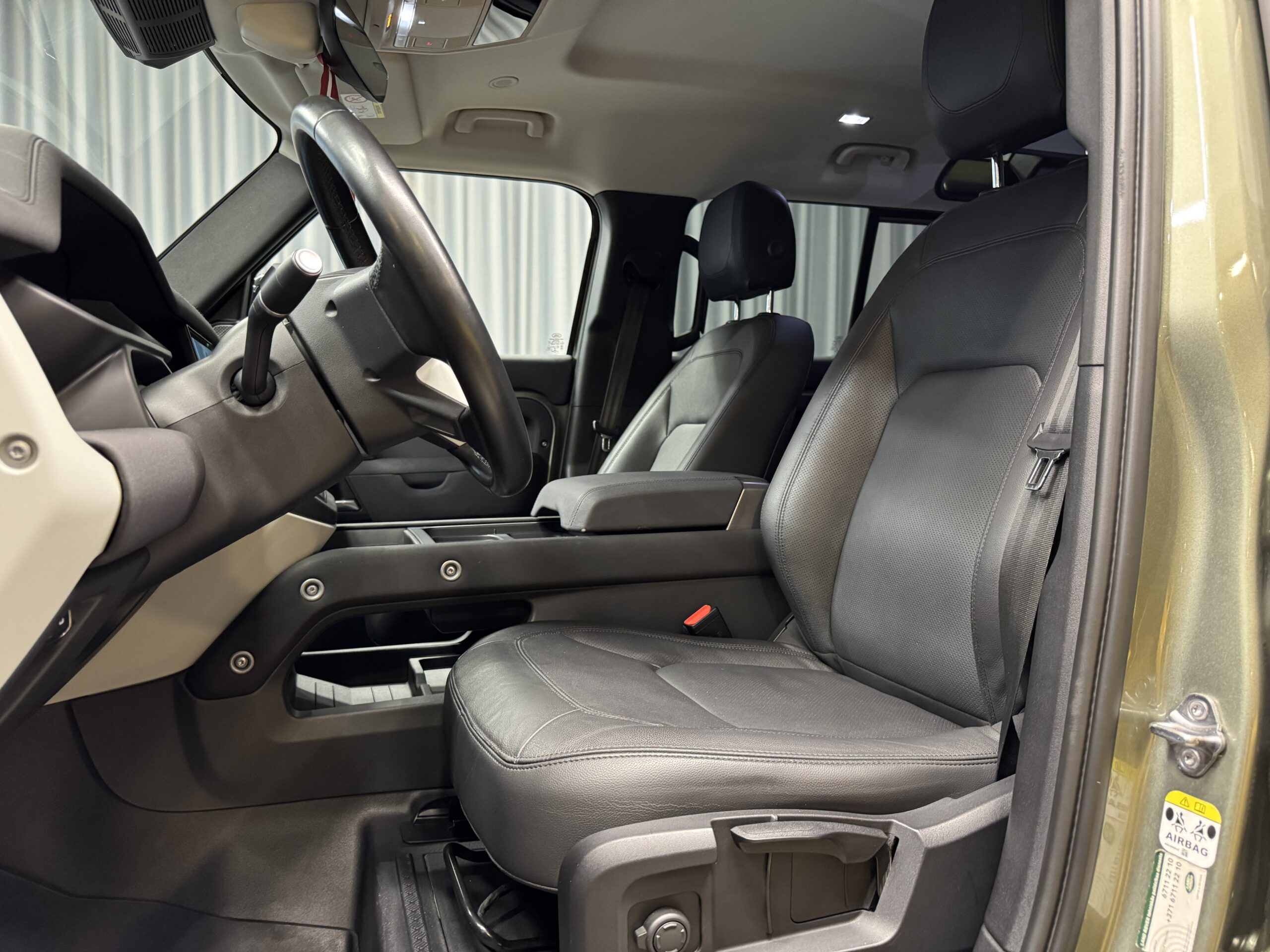 Car image 10