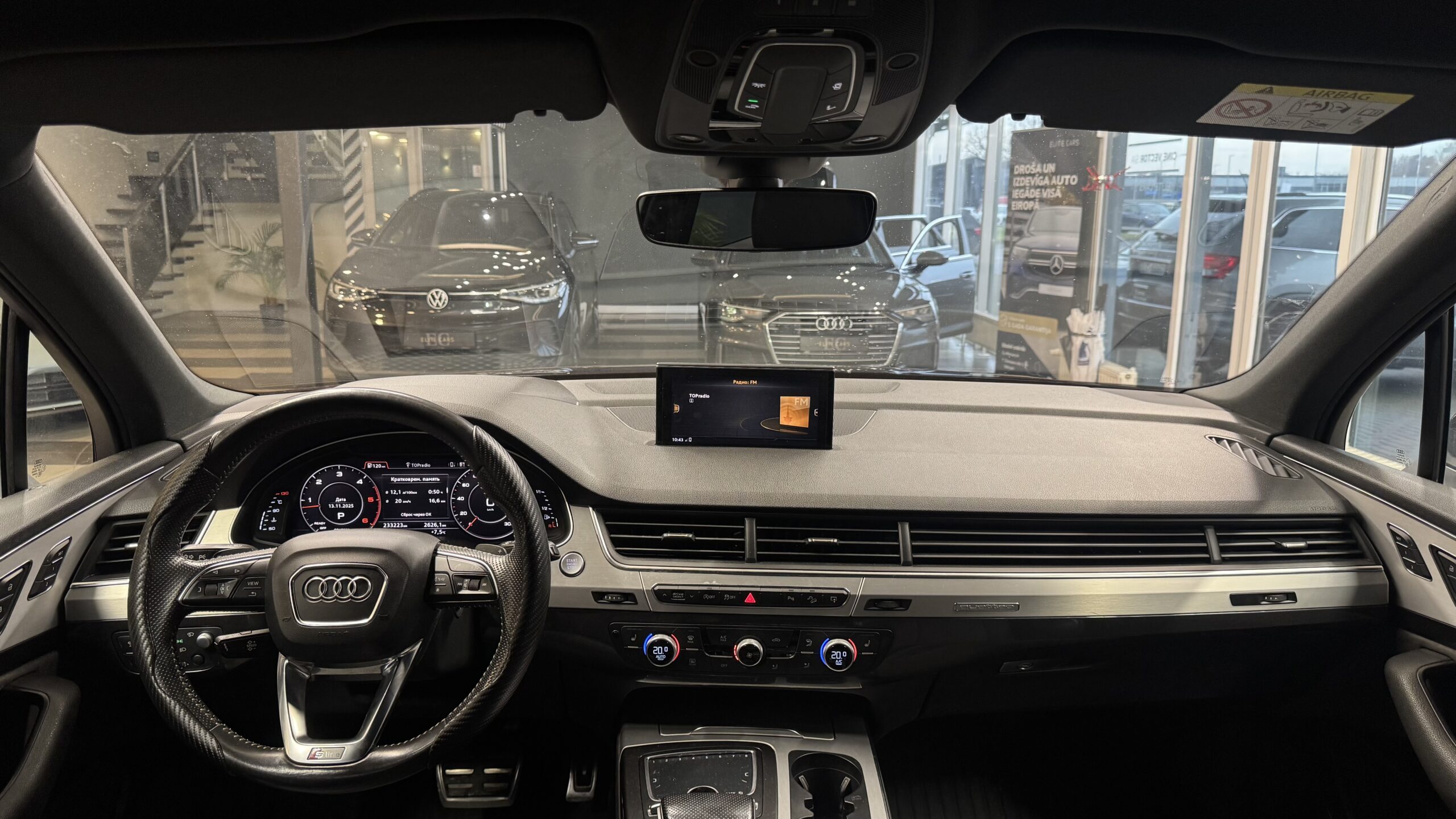 Car image 10