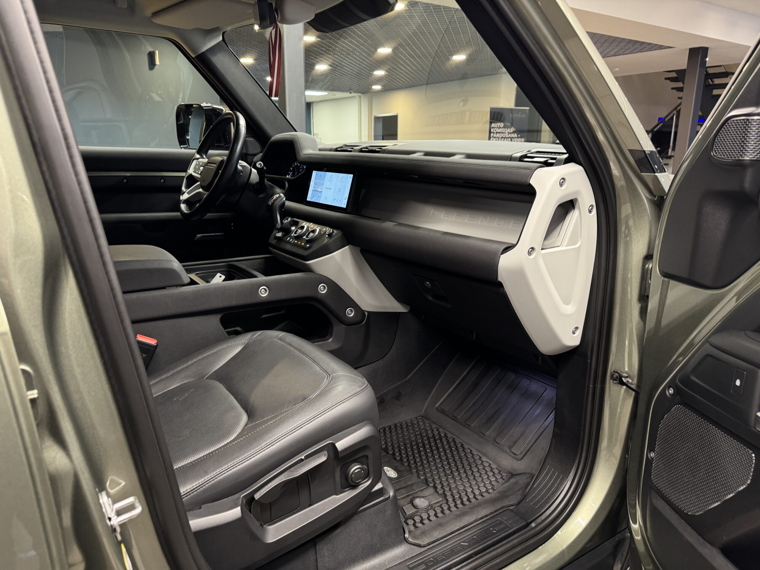 Car image 12