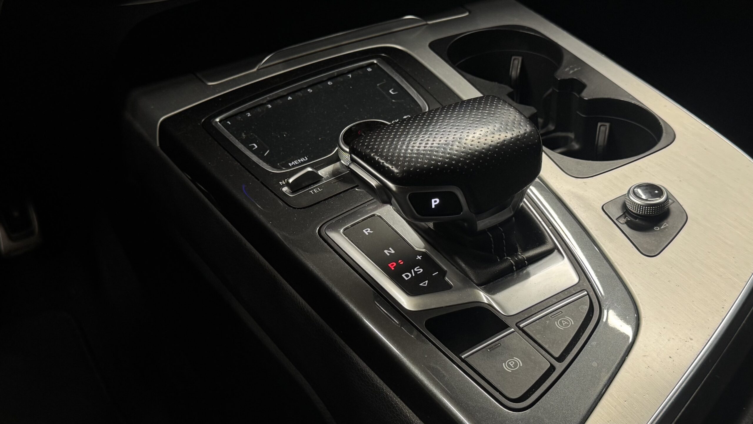 Car image 12