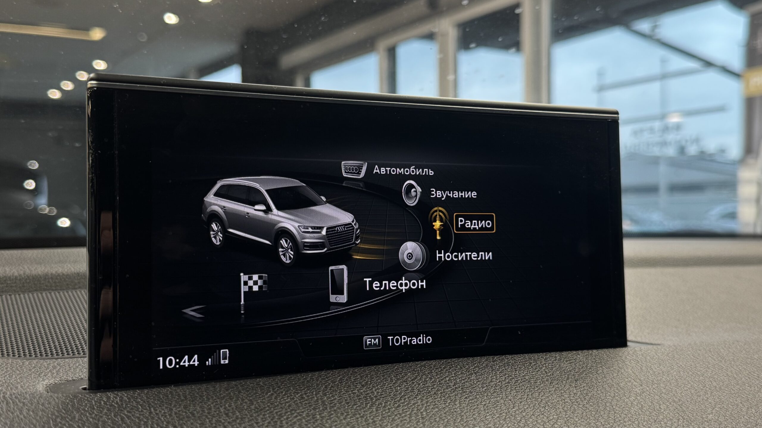 Car image 14