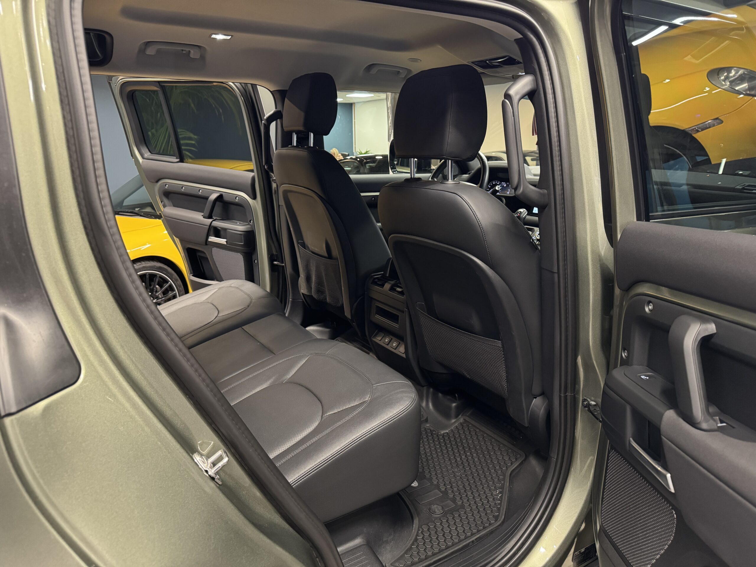 Car image 15