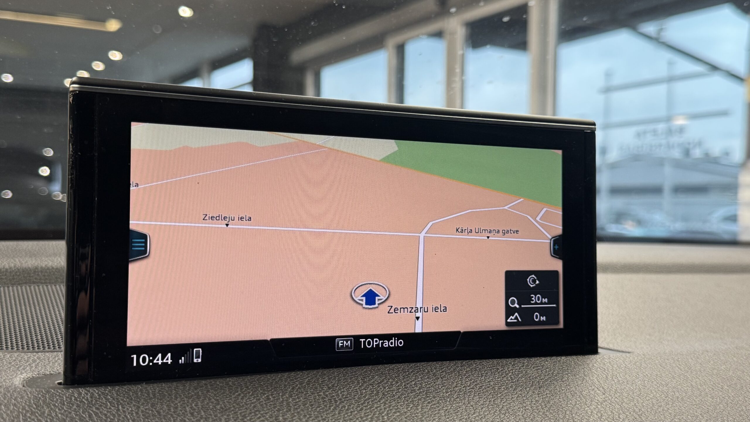 Car image 17