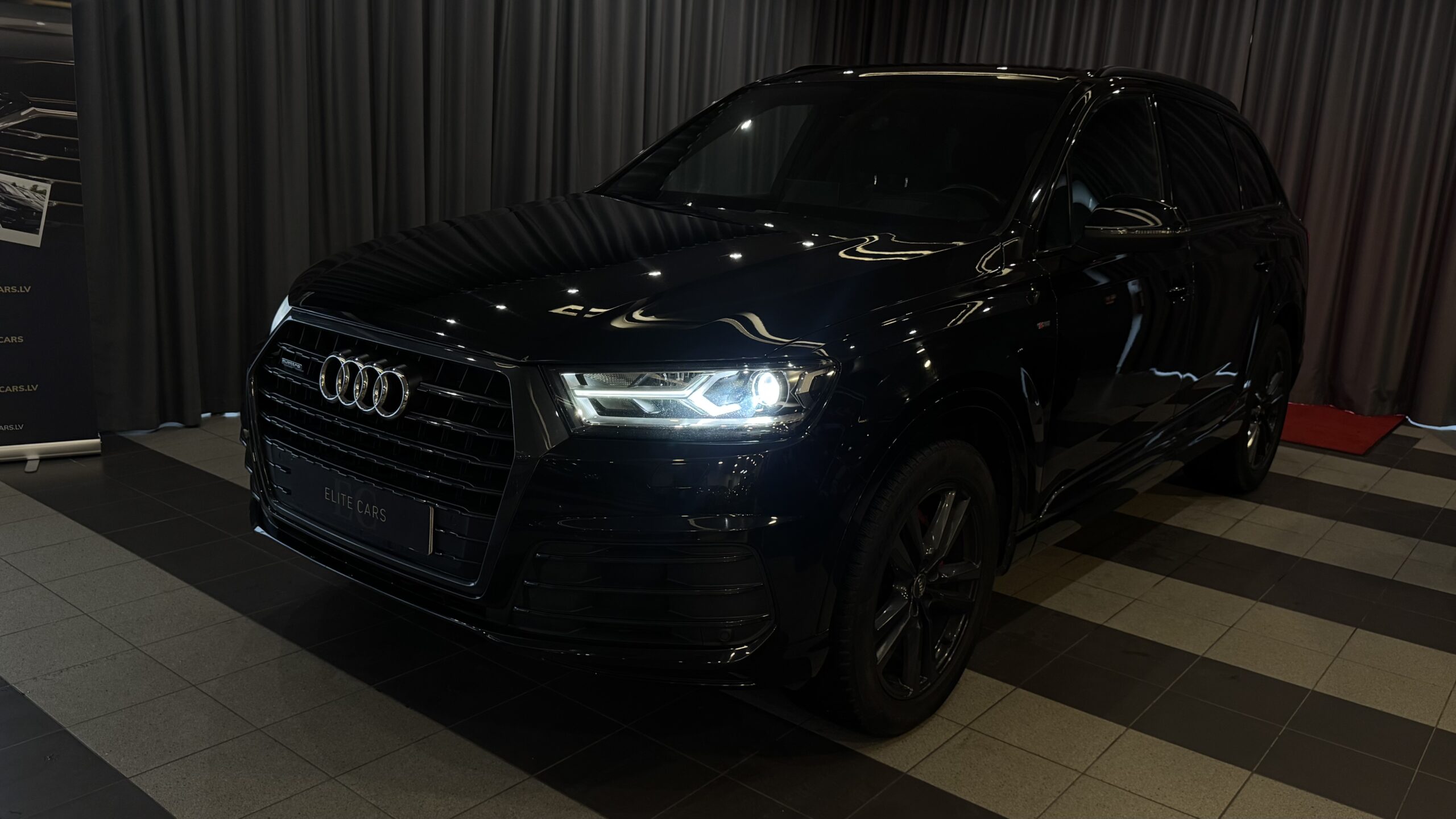 Car image 18