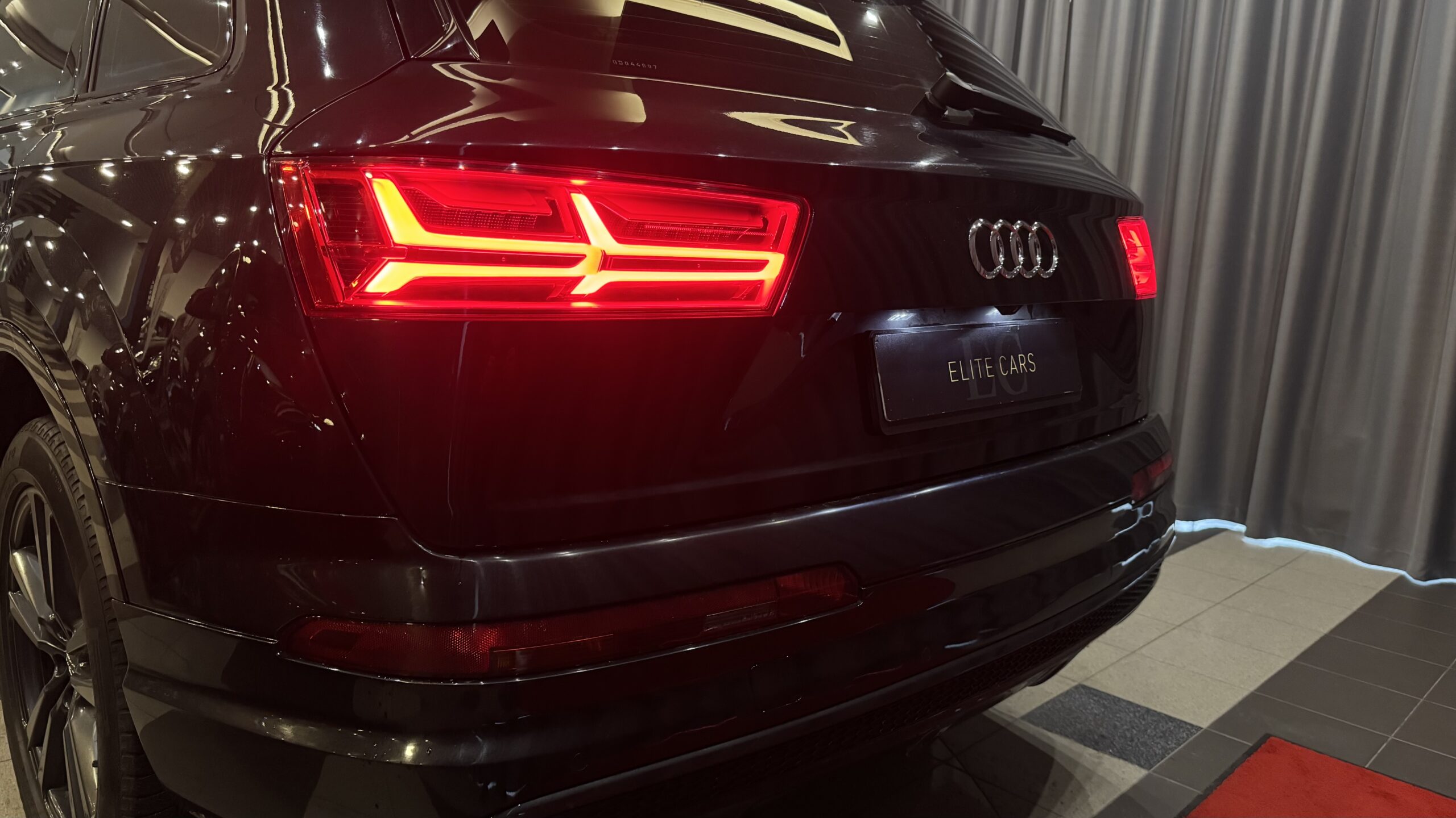 Car image 19