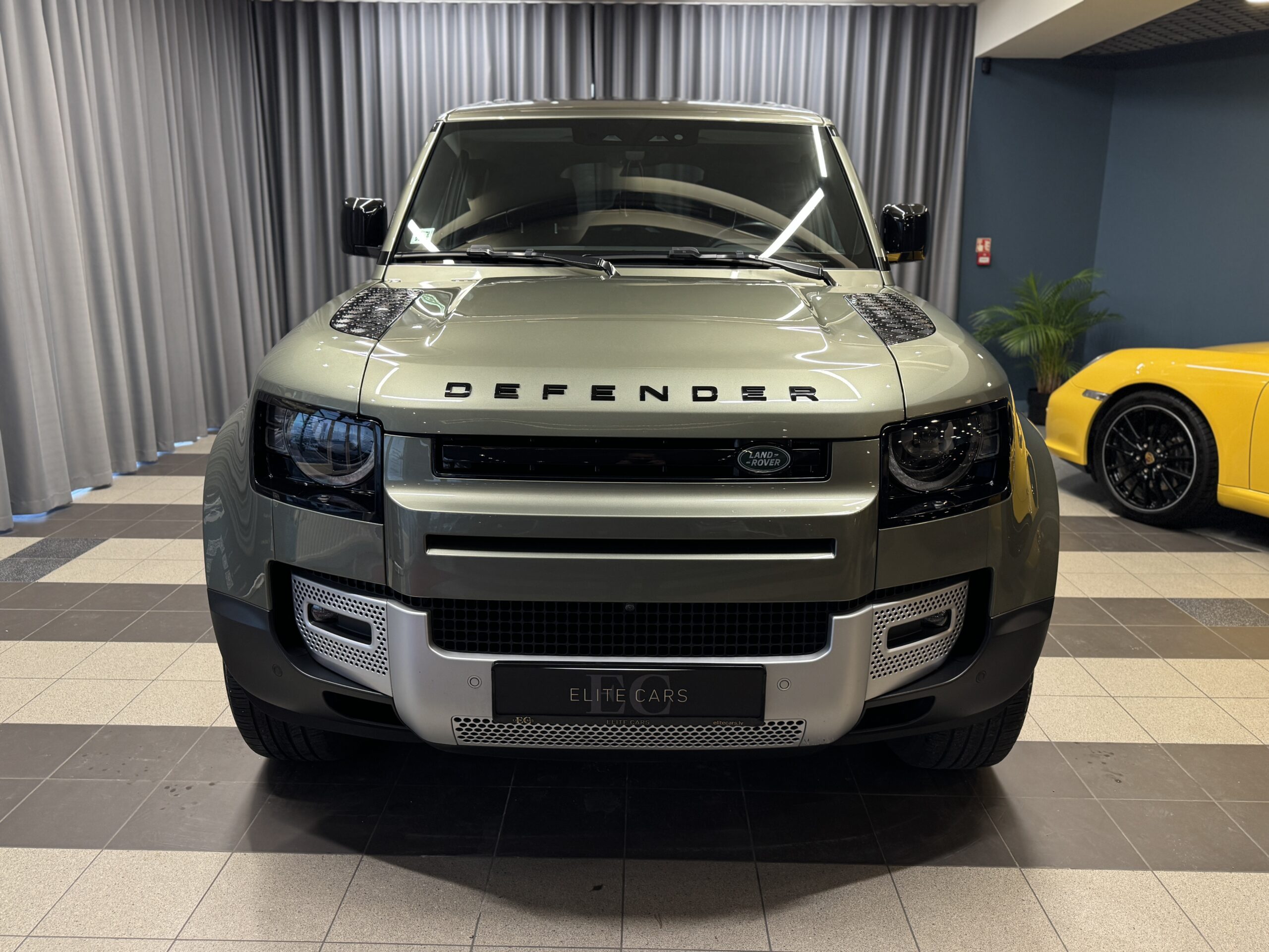 Land Rover Defender