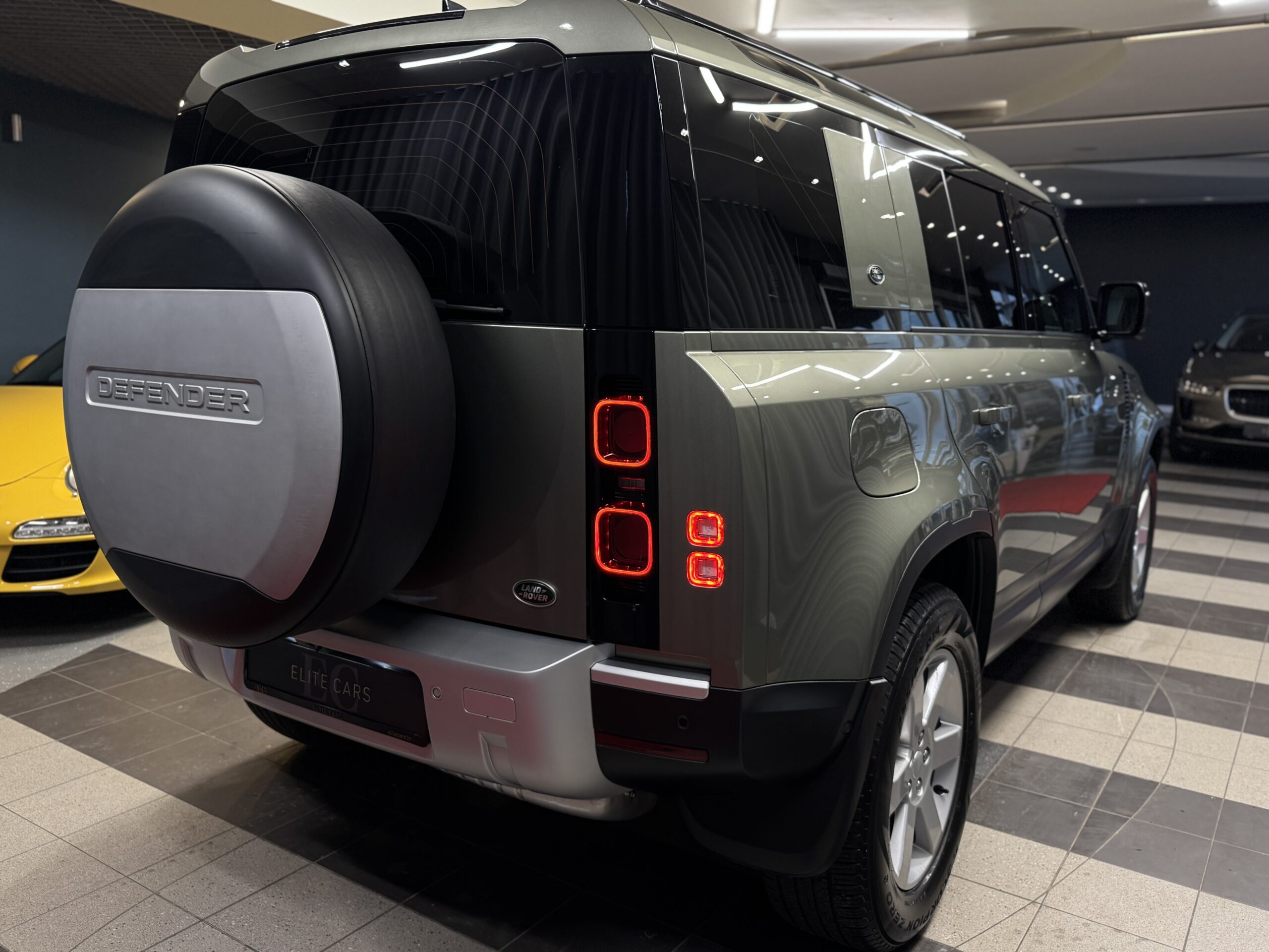 Car image 24