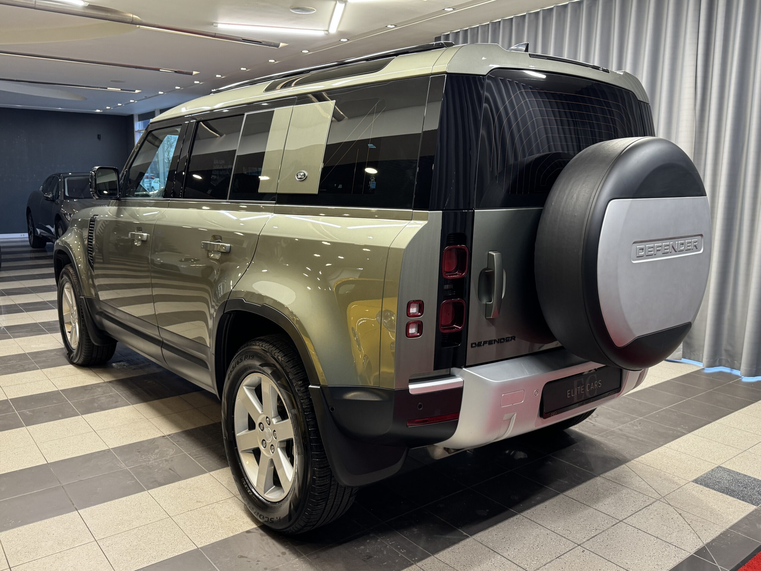 Car image 6