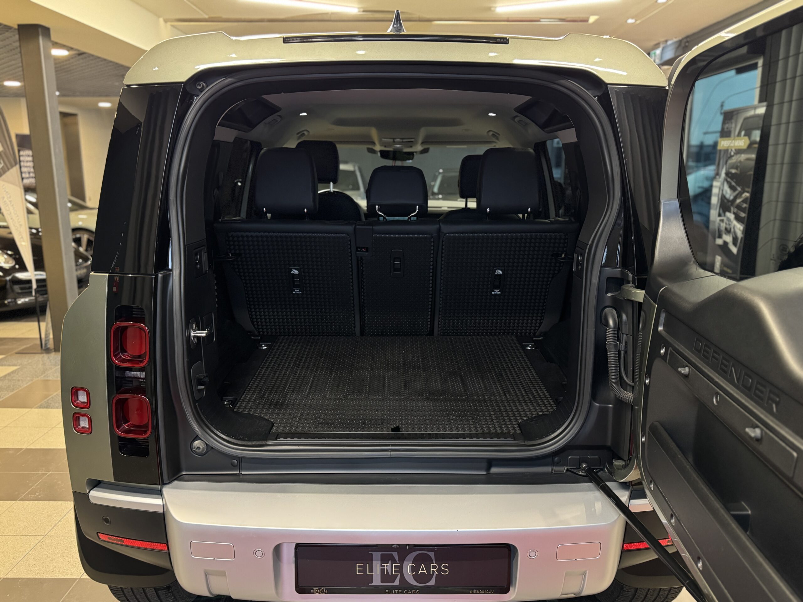 Car image 7