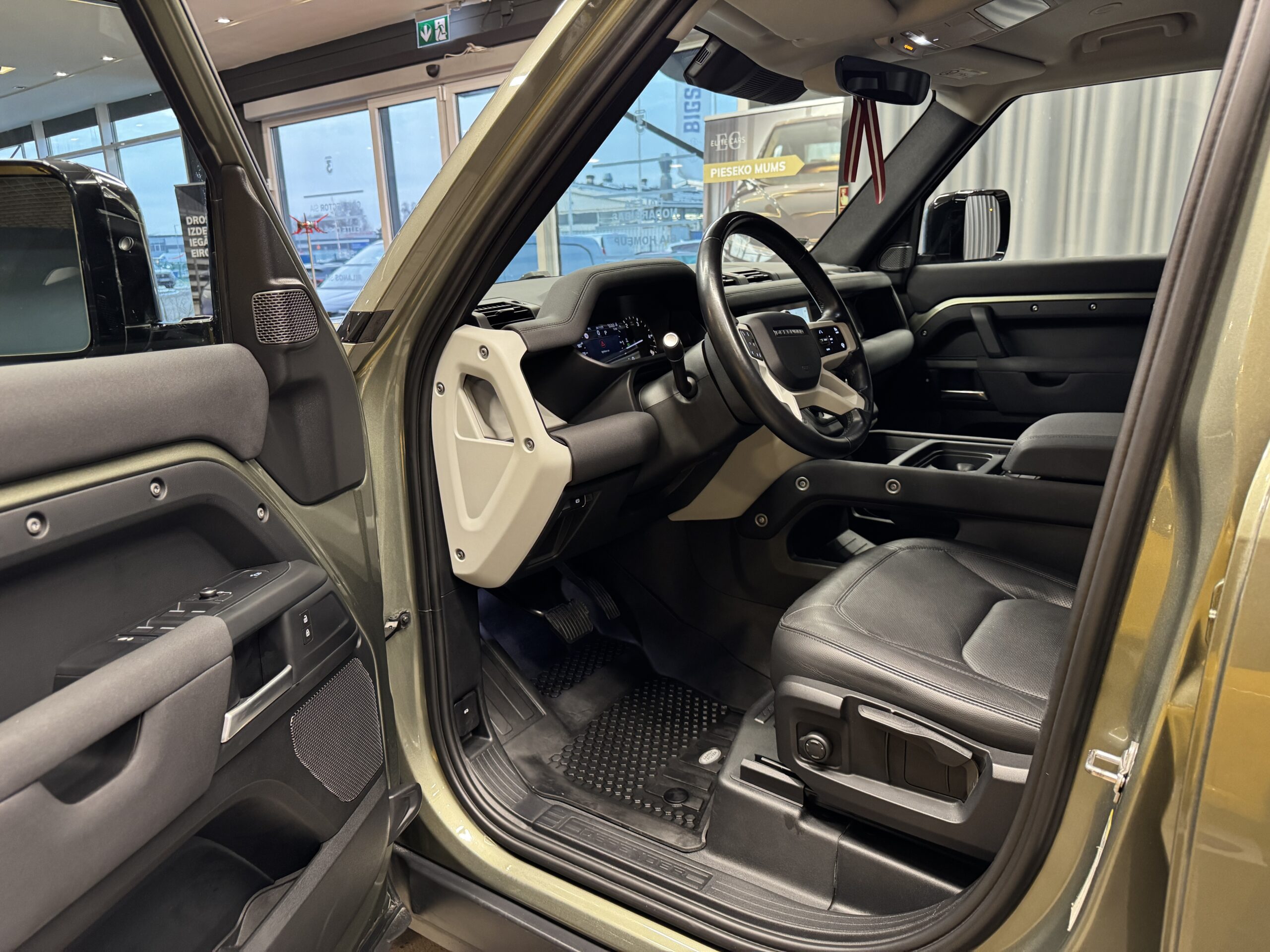 Car image 8