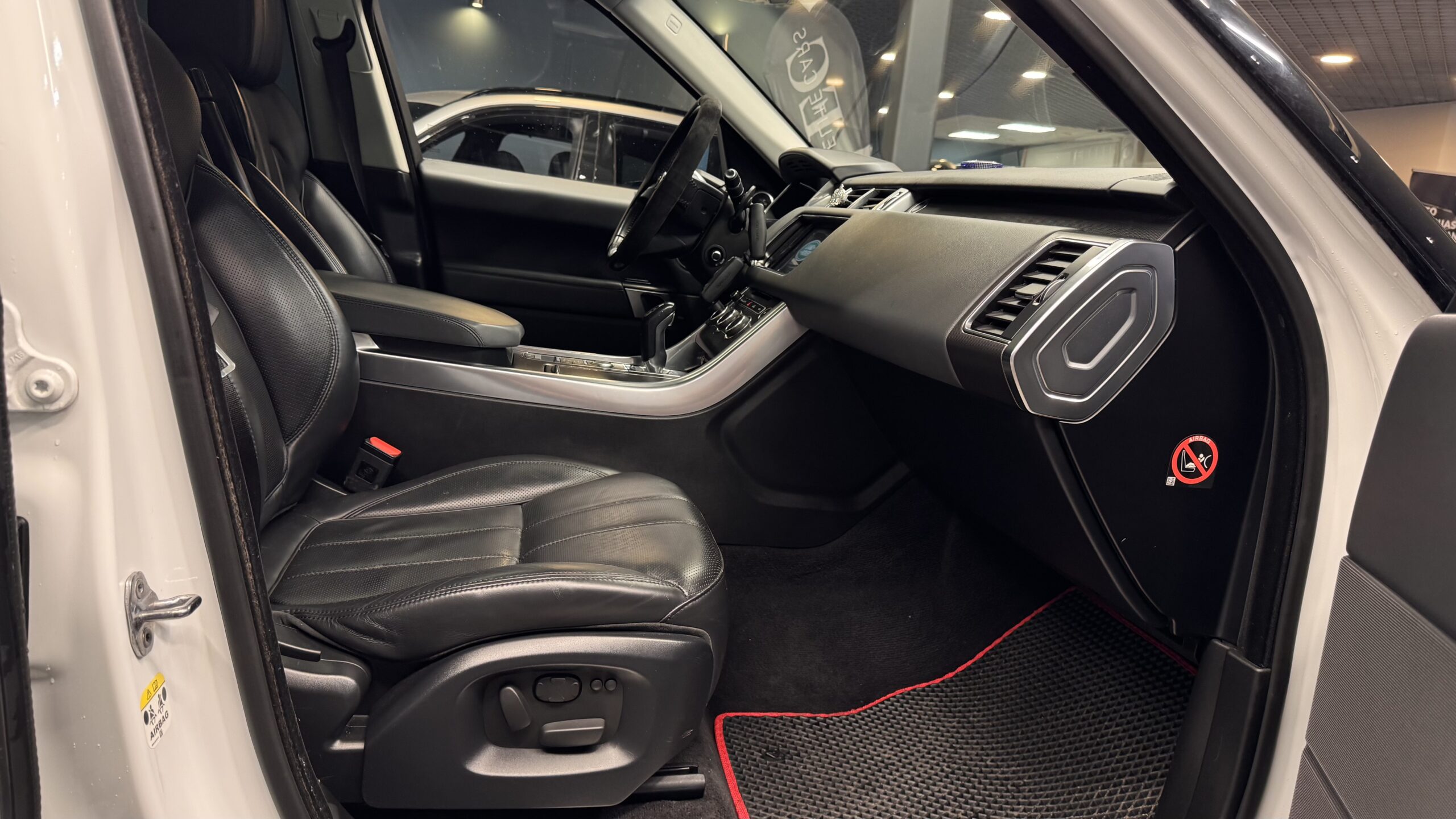 Car image 9