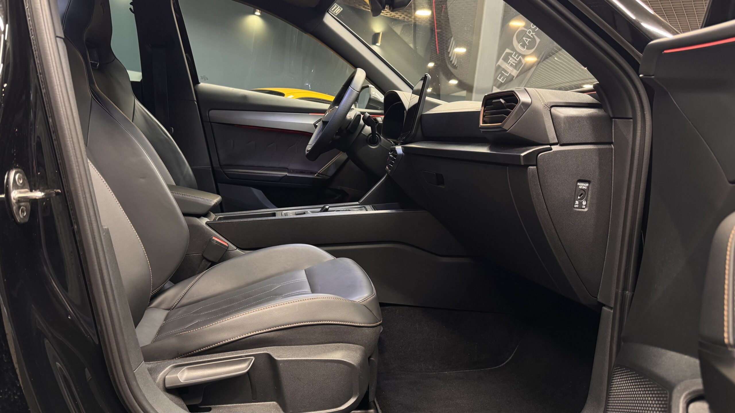 Car image 9