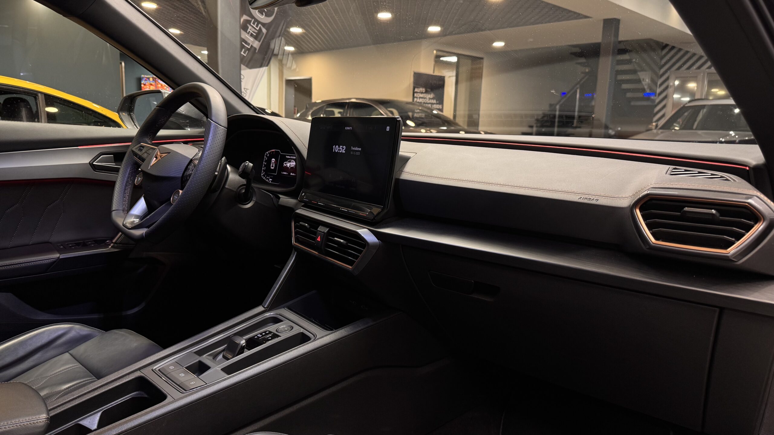 Car image 10