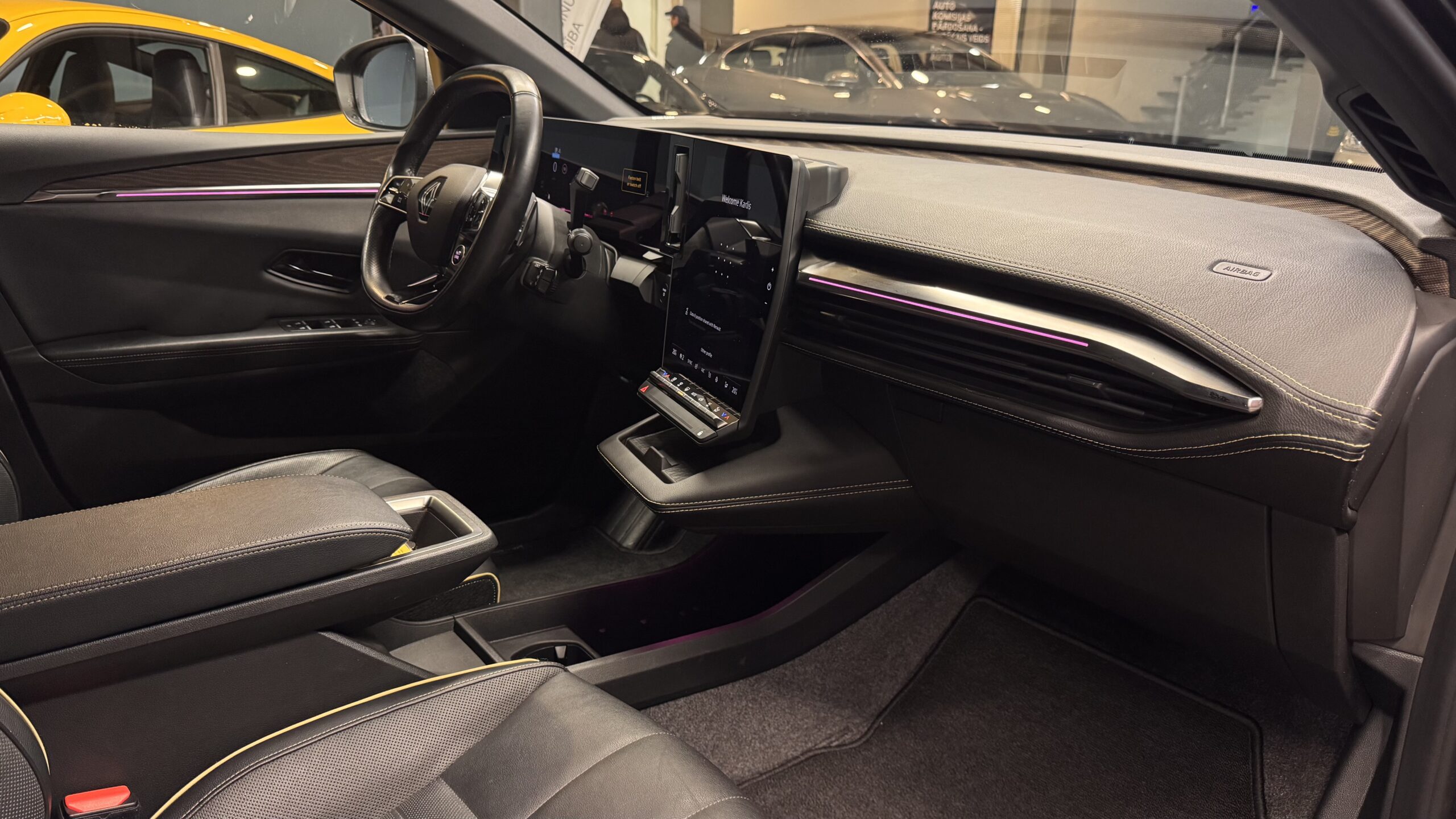 Car image 10