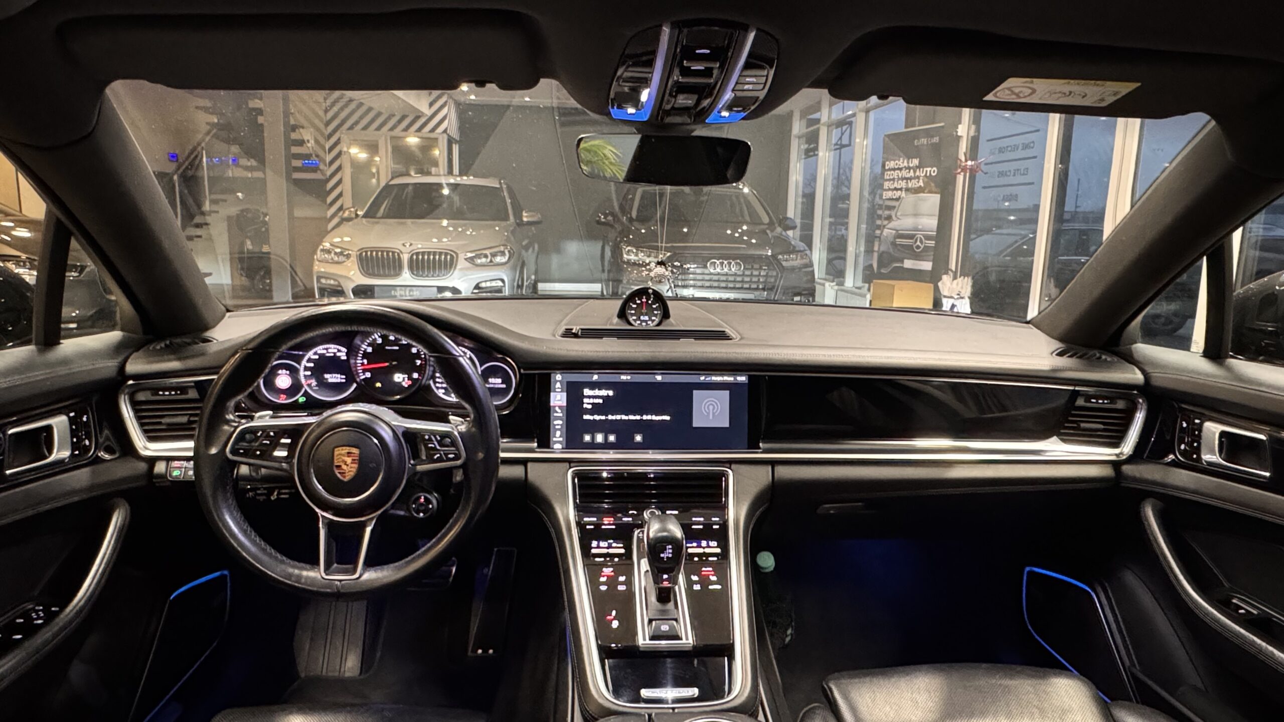 Car image 11