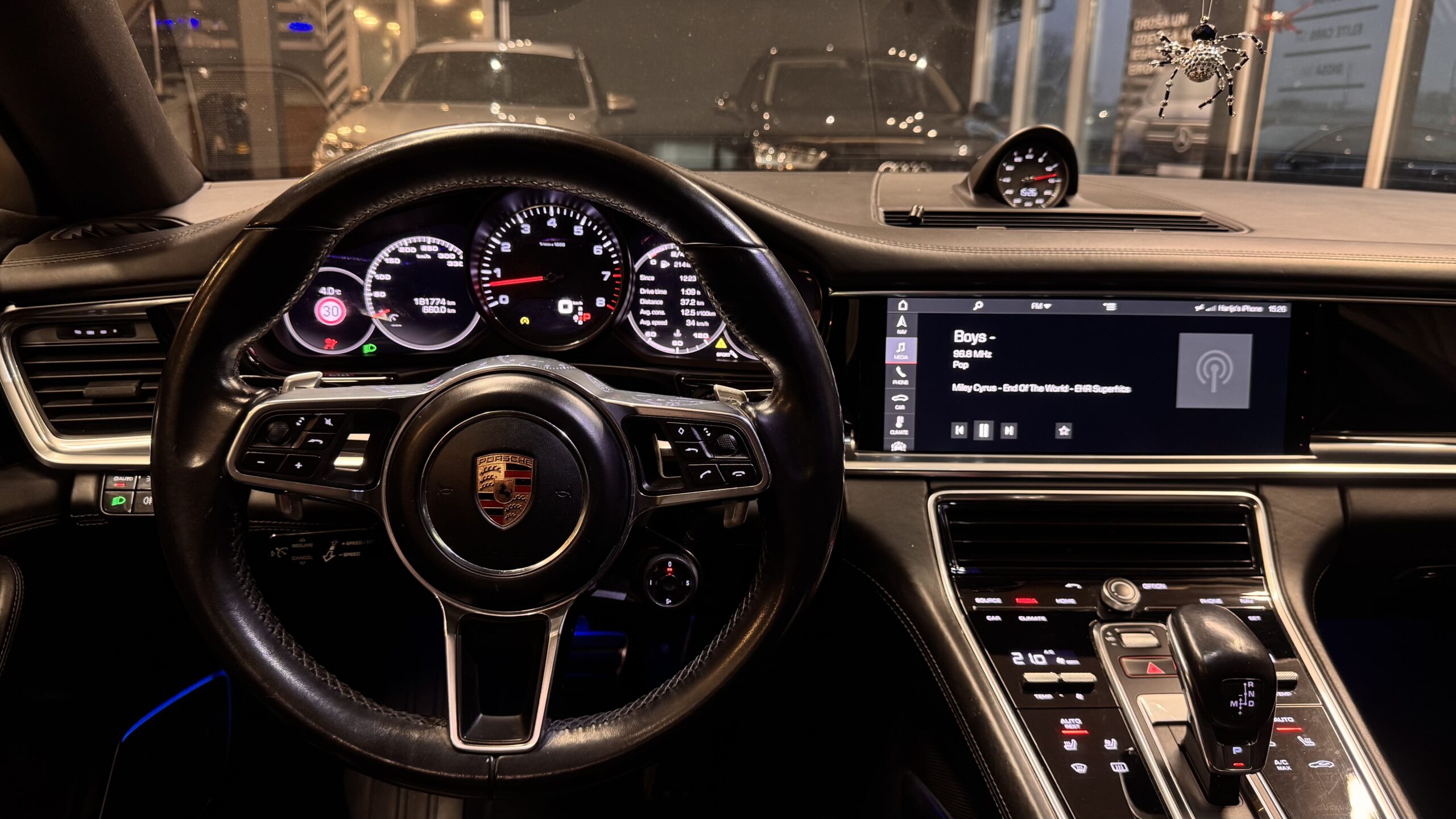 Car image 12