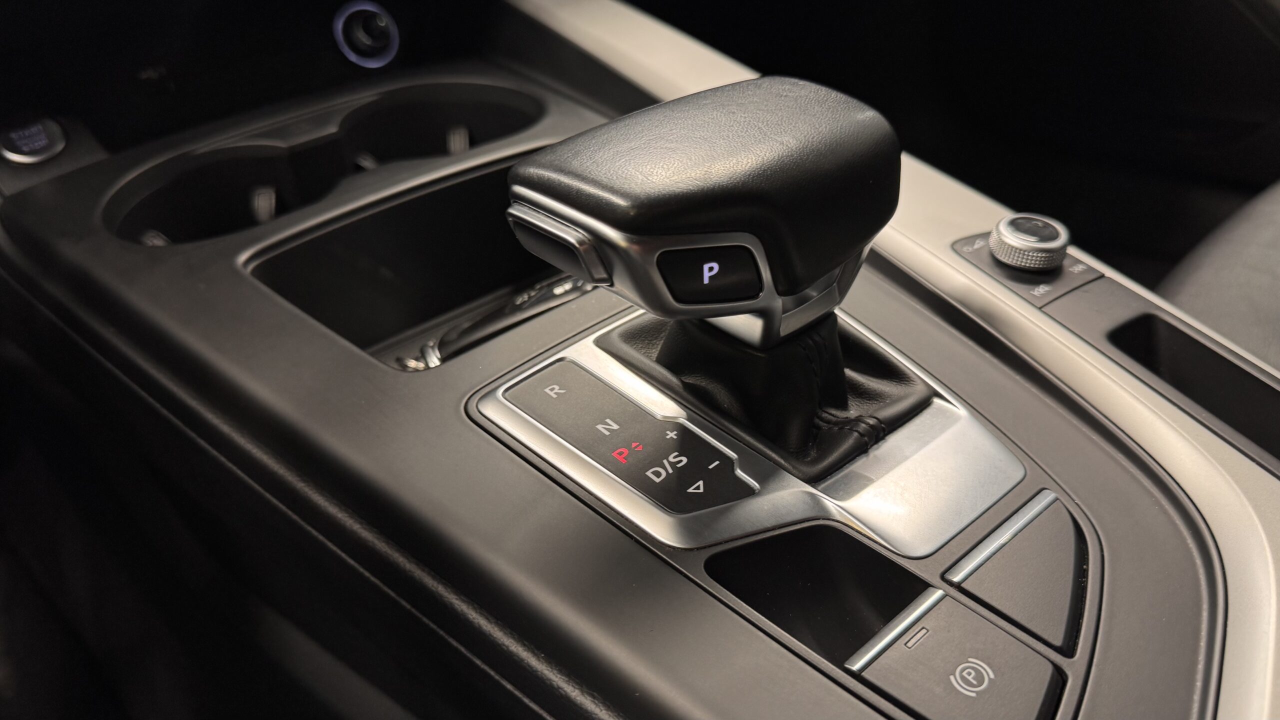 Car image 16